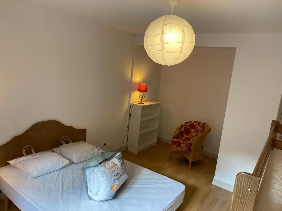 Le Fleuri Ensoleille De Guzet Apartment